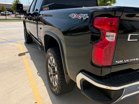 Used 2022 Chevrolet Silverado 2500 LT w/ Convenience Package AWD/4WD image 8