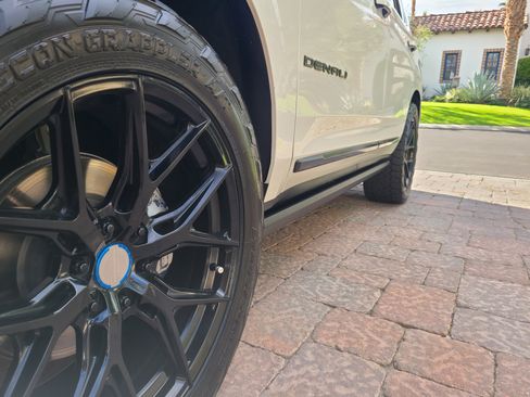 Used 2023 GMC Yukon Denali Ultimate image 11