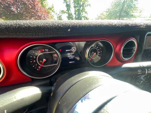 Used 2021 Jeep Gladiator Rubicon AWD/4WD image 5