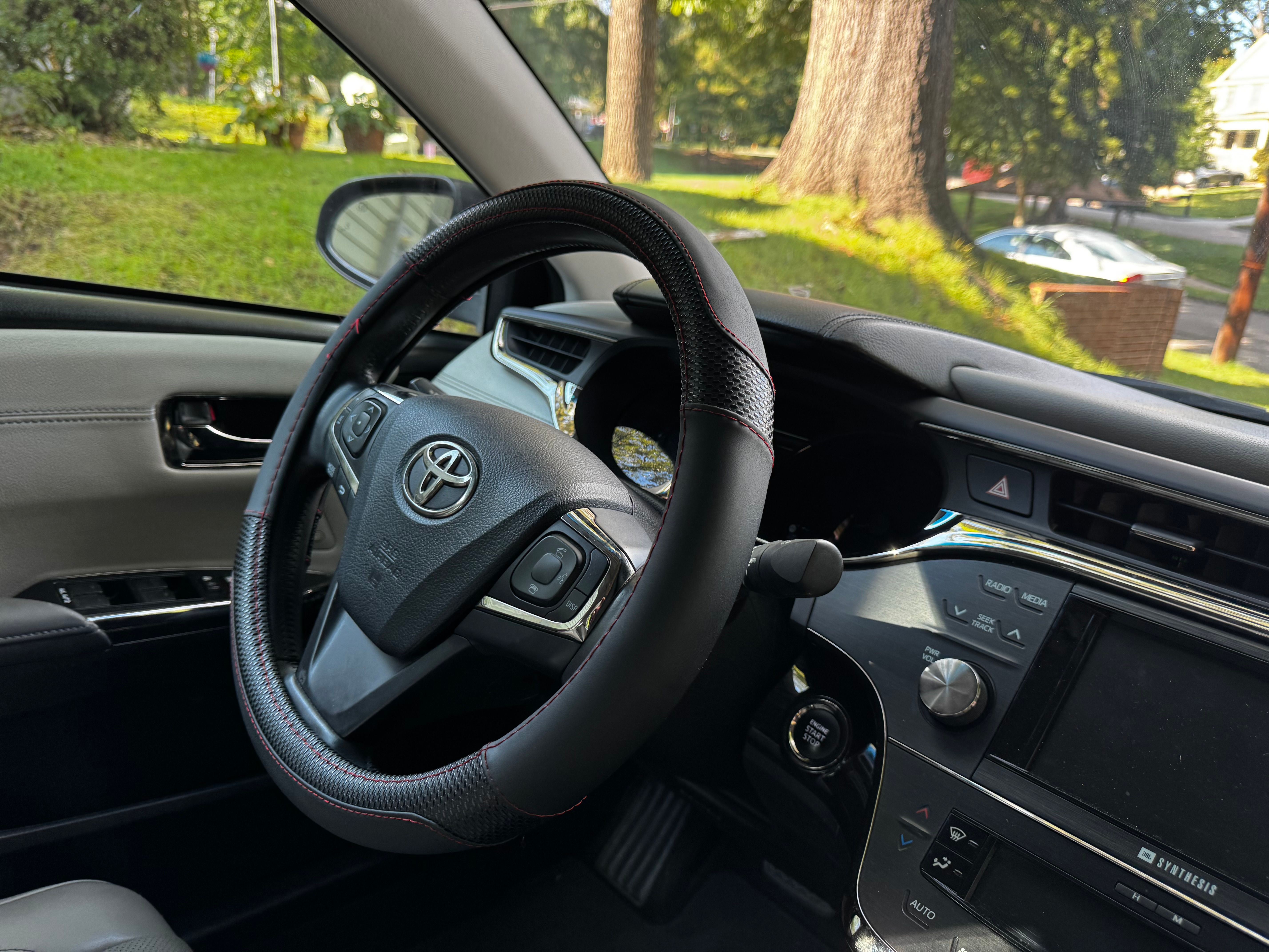 Used 2013 Toyota Avalon Limited FWD image 11