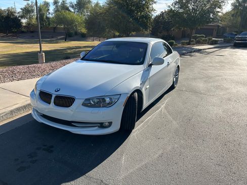 Used 2011 BMW 335i Convertible image 18