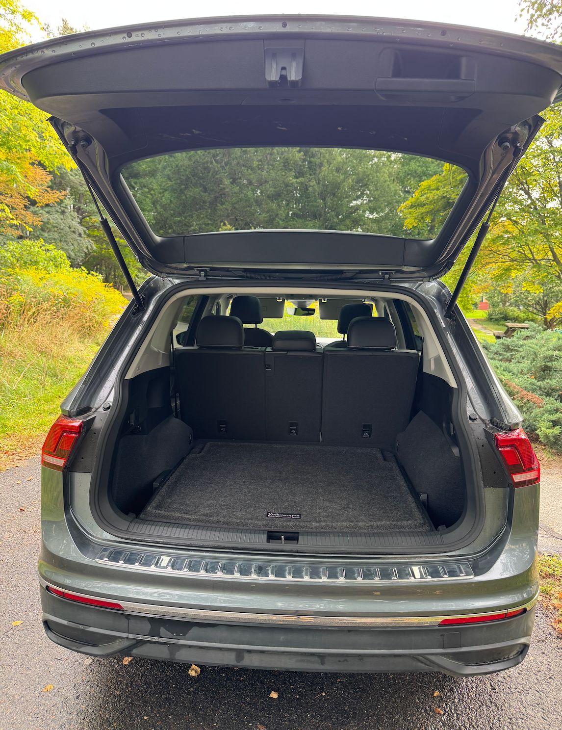 Used 2023 Volkswagen Tiguan SE w/ Panoramic Sunroof Package AWD/4WD image 6
