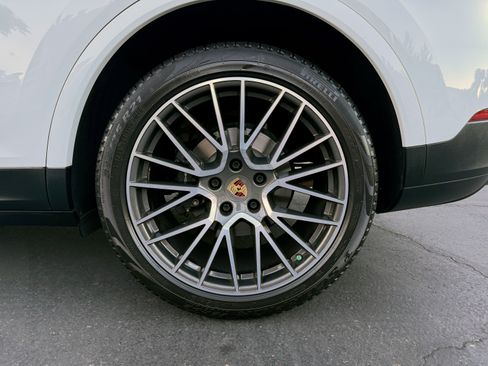 Used 2019 Porsche Cayenne image 14