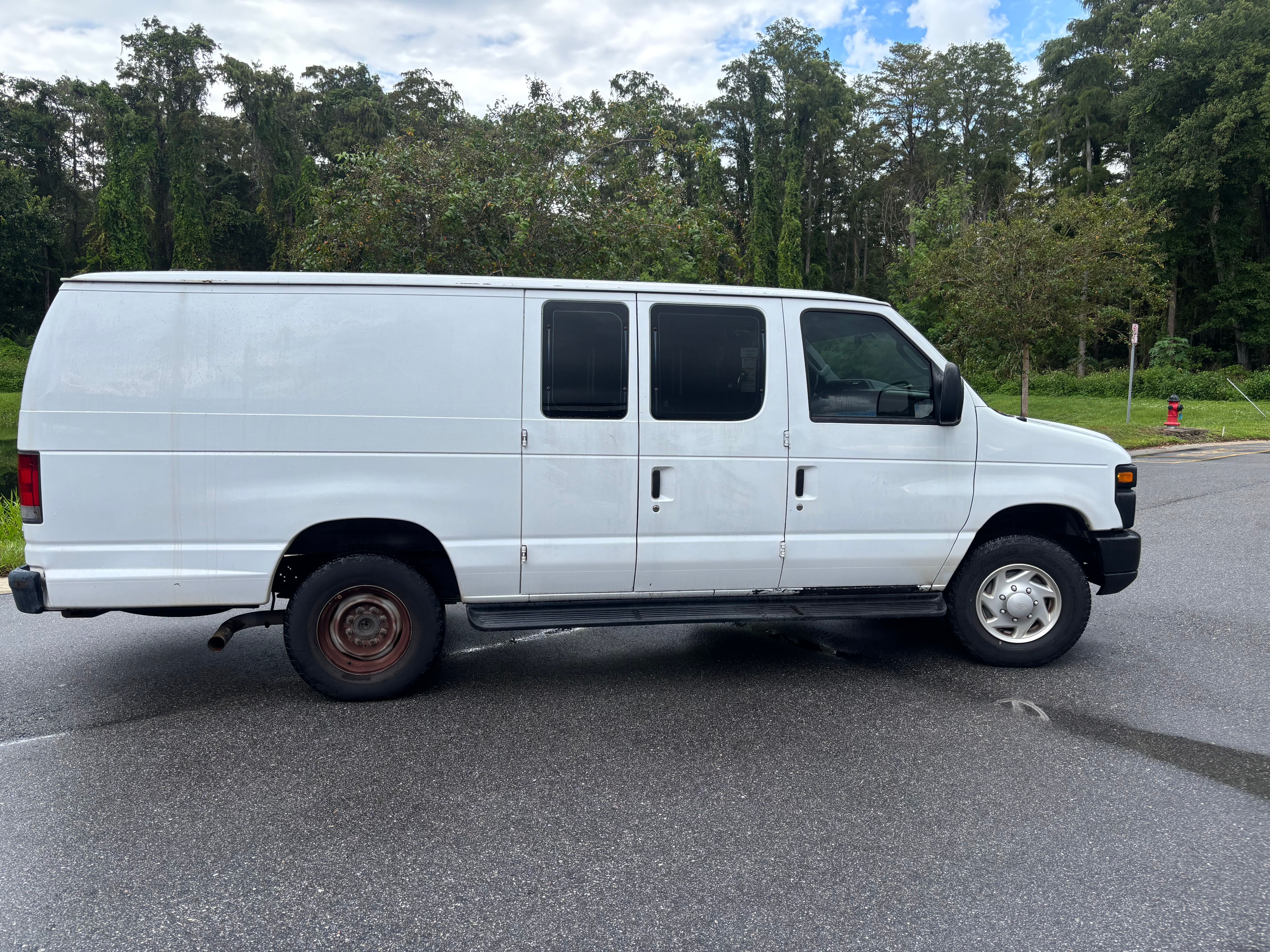 Used 2014 Ford E-350 and Econoline 350 Extended Super Duty RWD image 4