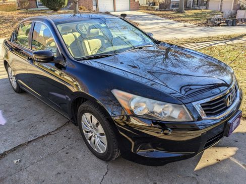 Used 2010 Honda Accord LX image 2
