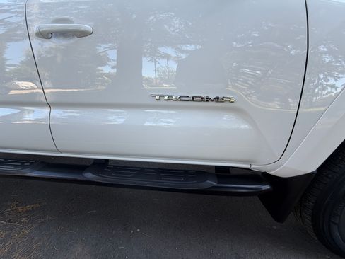 Used 2020 Toyota Tacoma 4x4 Double Cab image 2