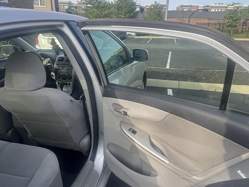 Used 2011 Toyota Corolla LE FWD image 11