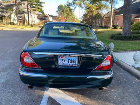 Used 2007 Jaguar XJ8 L Vanden Plas Sedan 4D image 2