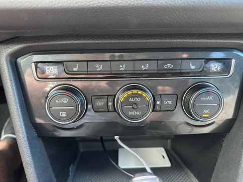 Used 2018 Volkswagen Tiguan SE FWD image 16
