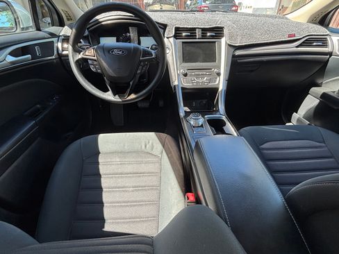 Used 2018 Ford Fusion SE w/ Fusion SE Technology Package FWD image 6