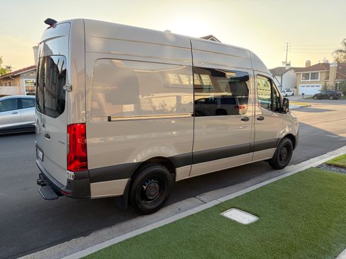 Used 2021 Mercedes-Benz Sprinter 2500 image 4