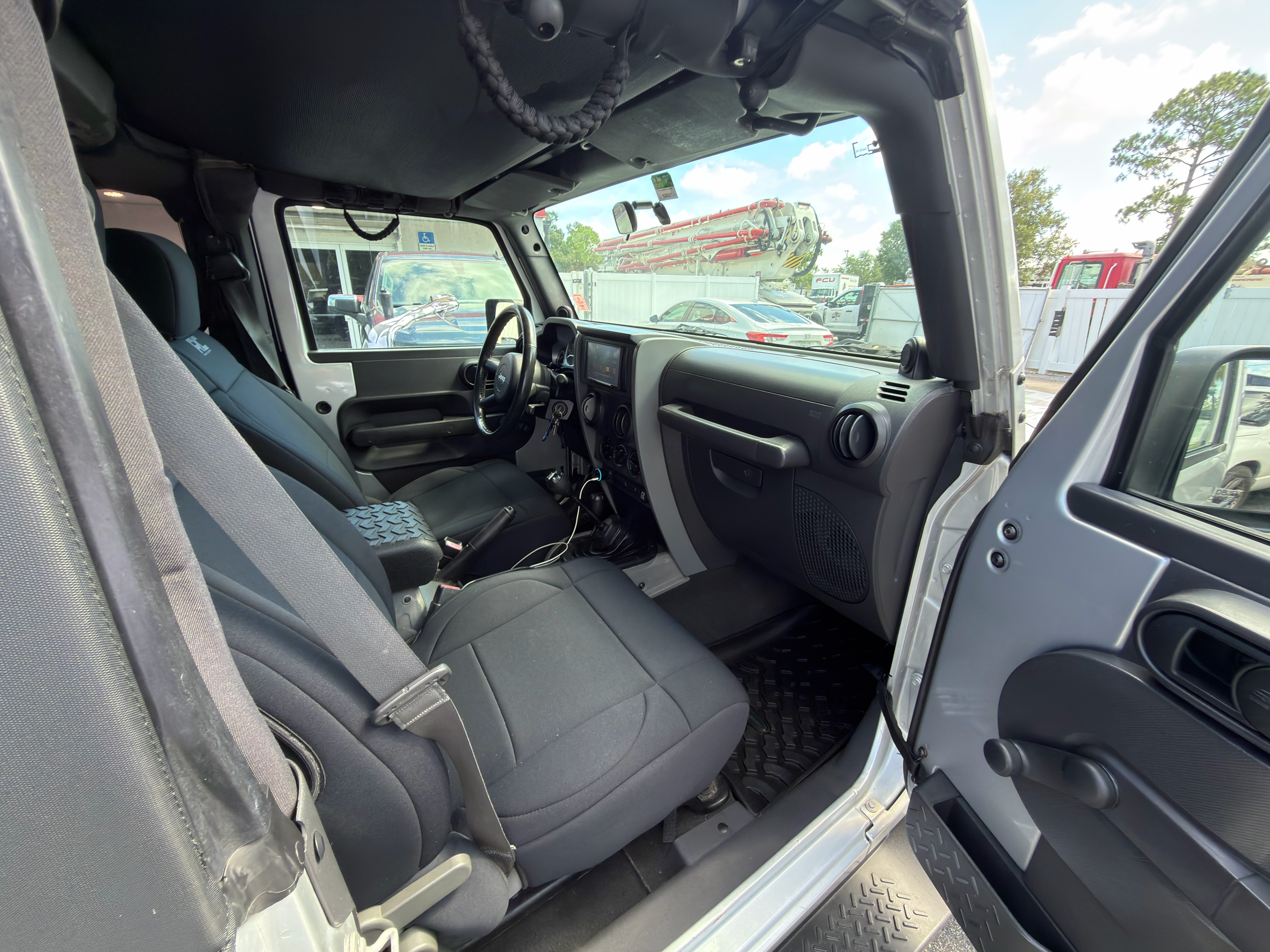 Used 2007 Jeep Wrangler Sahara AWD/4WD image 5