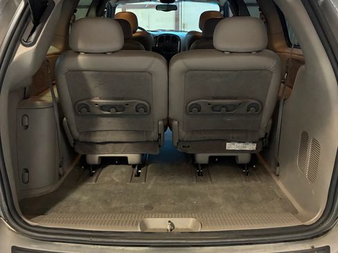 Used 2003 Chrysler Town & Country Limited image 7