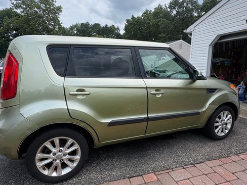 Used 2012 Kia Soul + FWD image 4