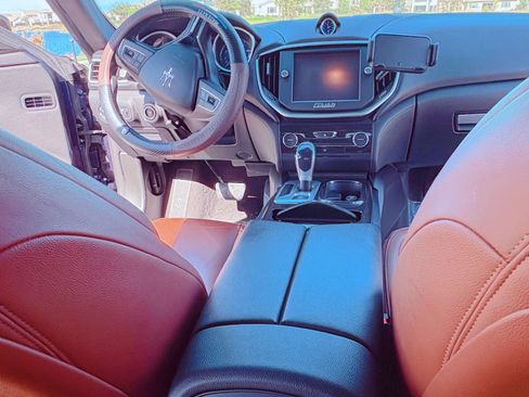 Used 2015 Maserati Ghibli image 11