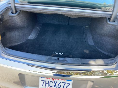 Used 2014 Chrysler 300 C image 6