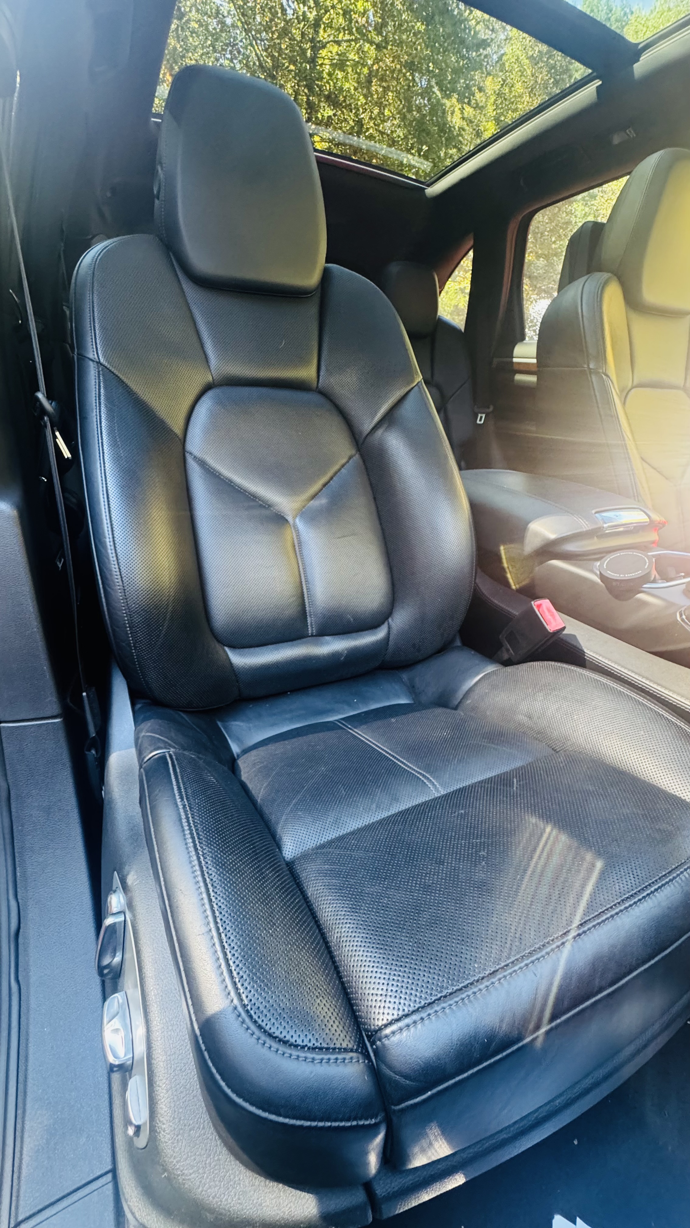 Used 2012 Porsche Cayenne S w/ Premium Pkg Plus AWD/4WD image 31