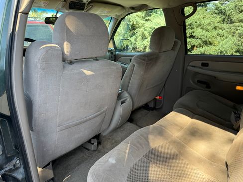 Used 2002 Chevrolet Suburban LS w/ Traction Pkg RWD image 5