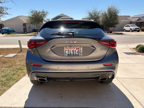 Used 2017 INFINITI QX30 Premium w/ Navigation Package image 9