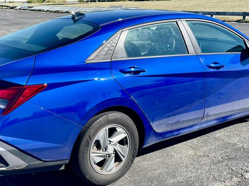 Used 2024 Hyundai Elantra SE FWD image 6