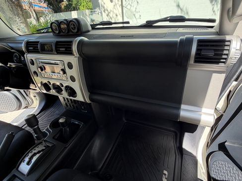 Used 2014 Toyota FJ Cruiser 4WD w/ Upgrade Package image 13