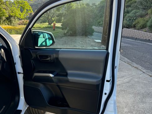 Used 2018 Toyota Tacoma SR5 image 12