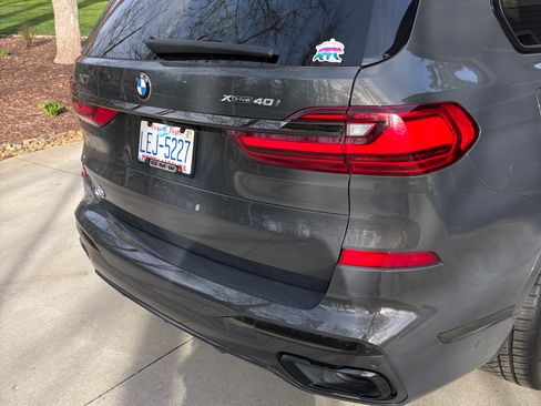 Used 2021 BMW X7 xDrive40i w/ M Sport Package AWD/4WD image 4