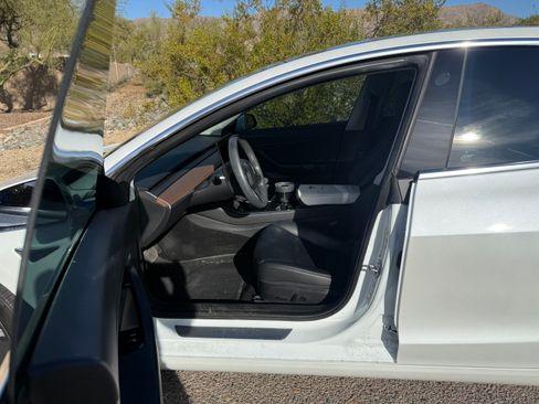 Used 2020 Tesla Model 3 Long Range image 17