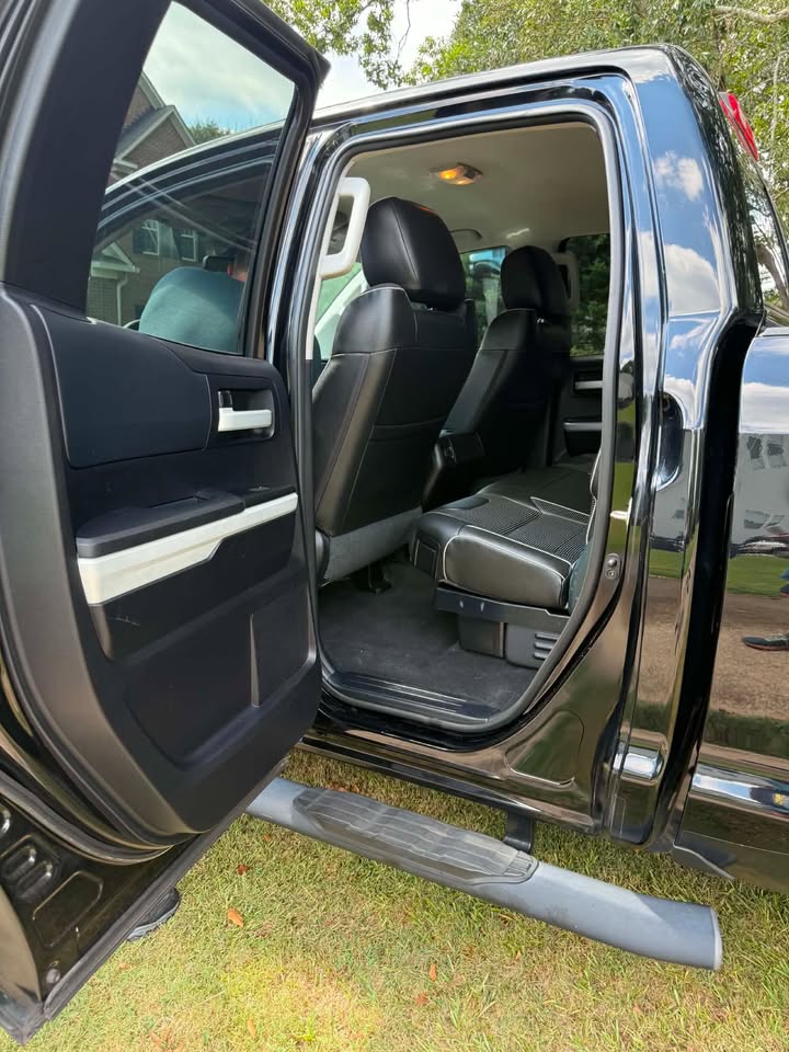 Used 2014 Toyota Tundra SR5 w/ SR5 Upgrade Package AWD/4WD image 11