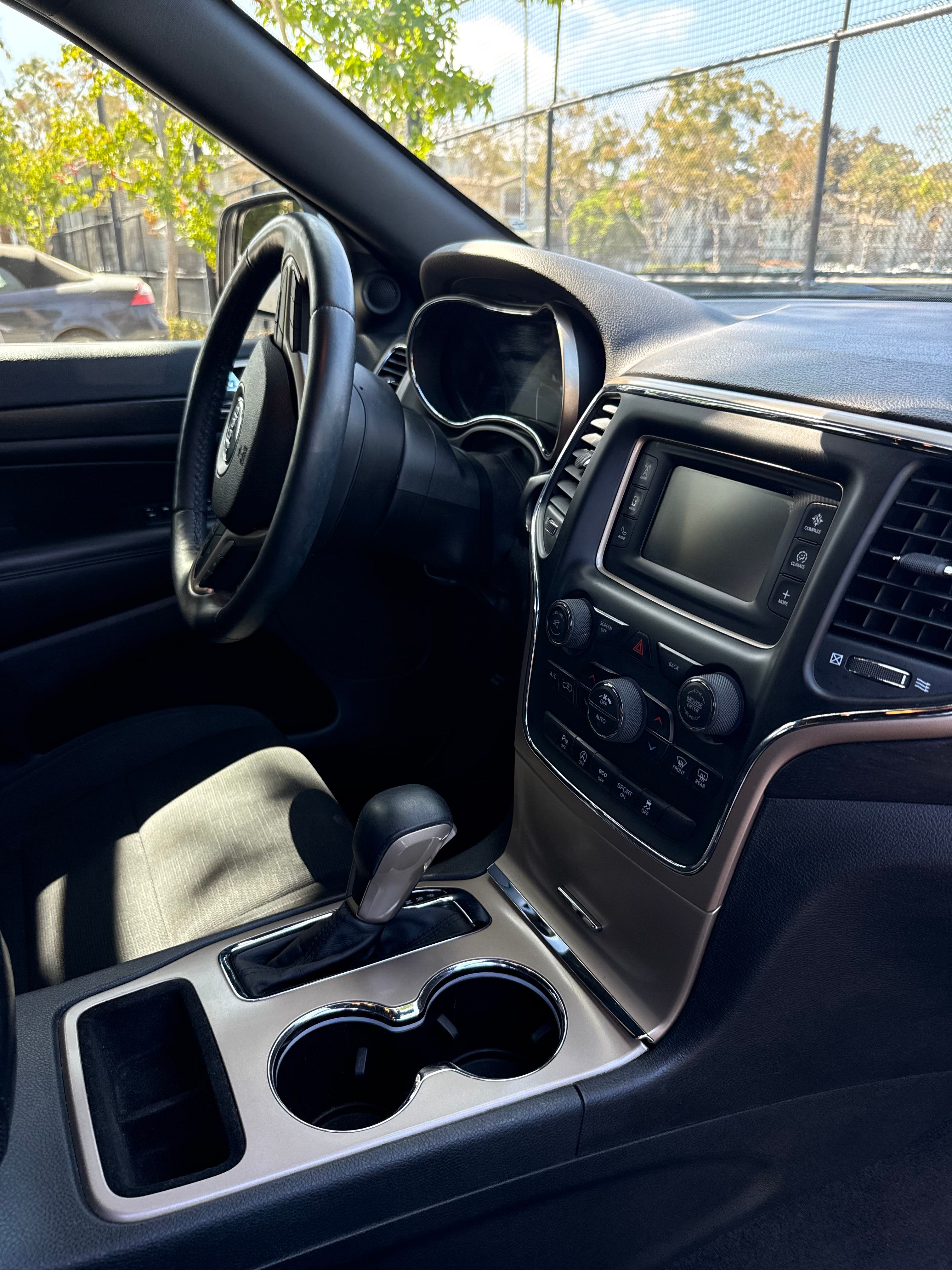 Used 2017 Jeep Grand Cherokee Laredo w/ Quick Order Package 2BE RWD image 5
