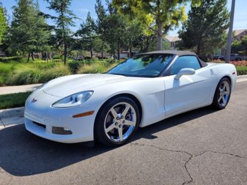 Used 2006 Chevrolet Corvette Convertible w/ Preferred Equipment Group image 2