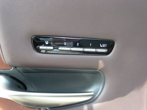 Used 2018 Lexus LS 500 500 Sedan 4D w/ Accessory Package (Z2) image 19