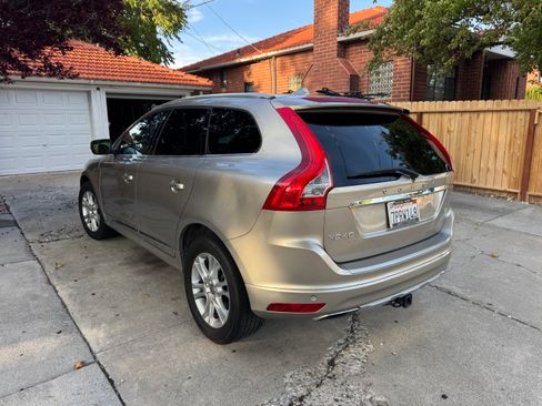 Used 2016 Volvo XC60 T5 Premier w/ Proximity Package image 8