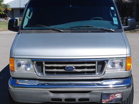 Used 2006 Ford E-350 and Econoline 350 XLT image 4