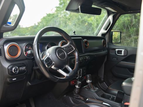 Used 2020 Jeep Gladiator Mojave AWD/4WD image 12