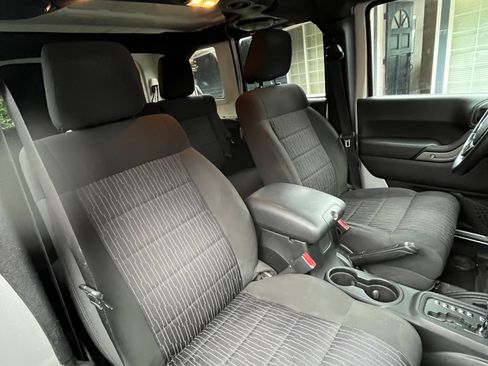 Used 2011 Jeep Wrangler Unlimited Sport w/ Dual Top Group image 8