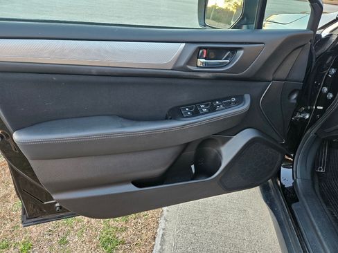 Used 2017 Subaru Outback 2.5i Premium image 20