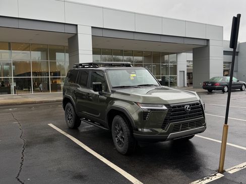 Used 2024 Lexus GX 550 AWD/4WD image 9