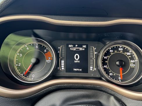 Used 2018 Jeep Cherokee Latitude w/ Safety Group AWD/4WD image 14