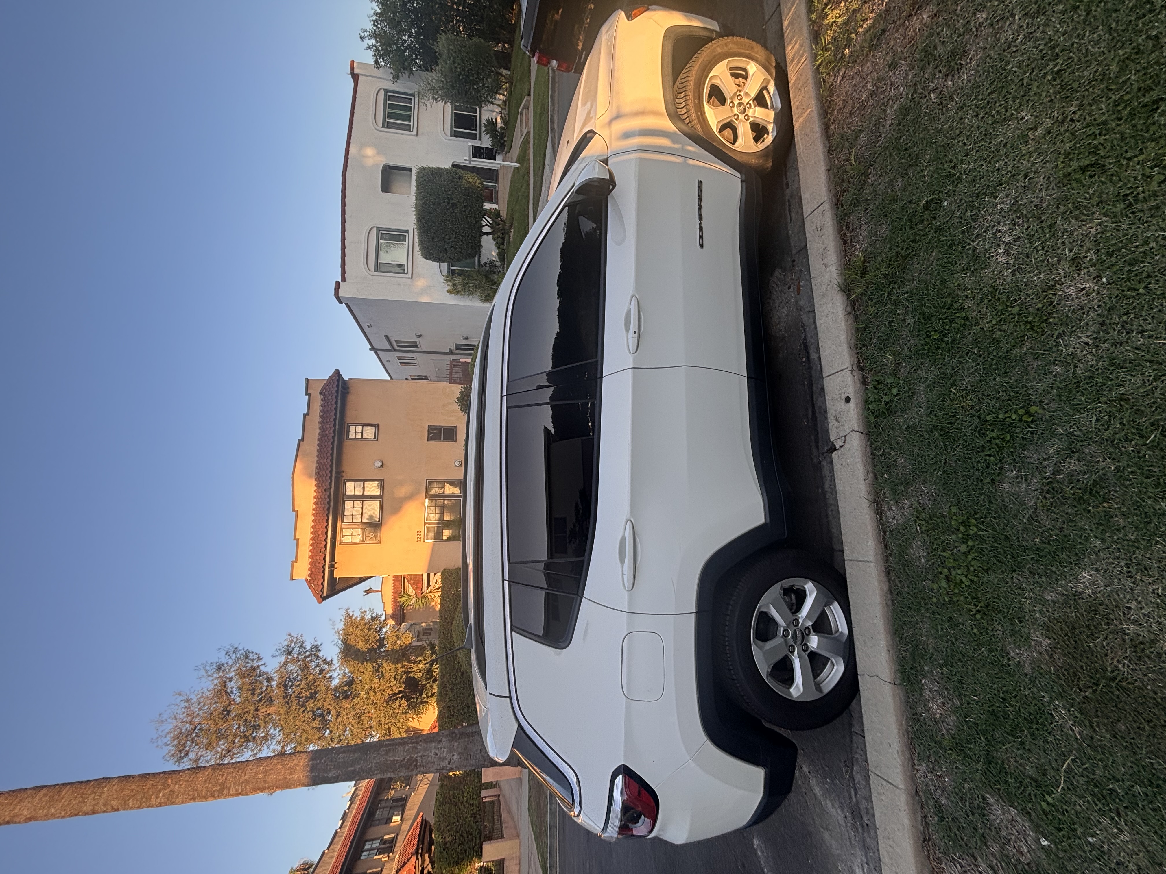 Used 2018 Jeep Compass Latitude w/ Popular Equipment Group FWD image 6