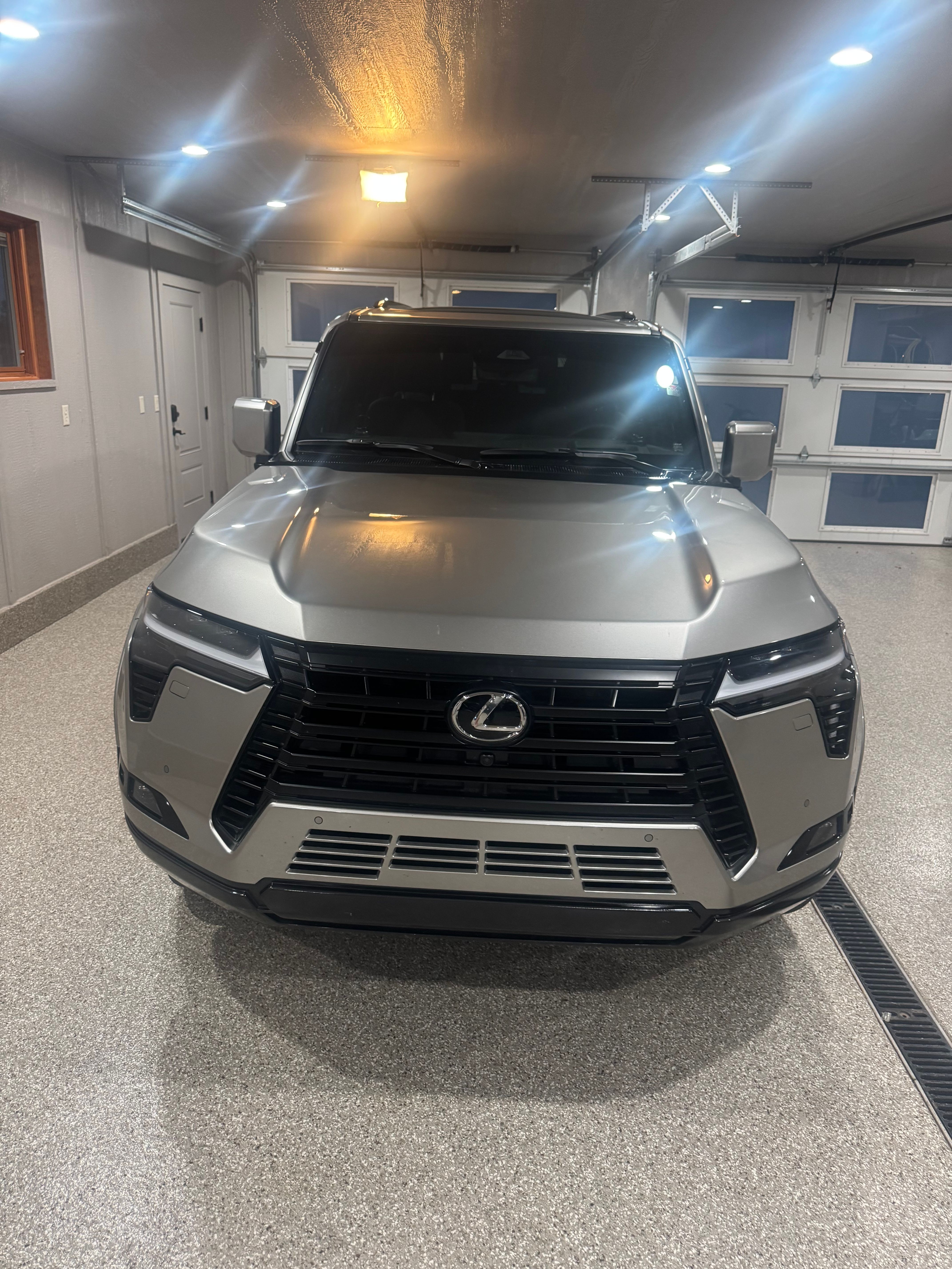 Used 2025 Lexus GX 550 w/ Accessory Package (2T) AWD/4WD image 2