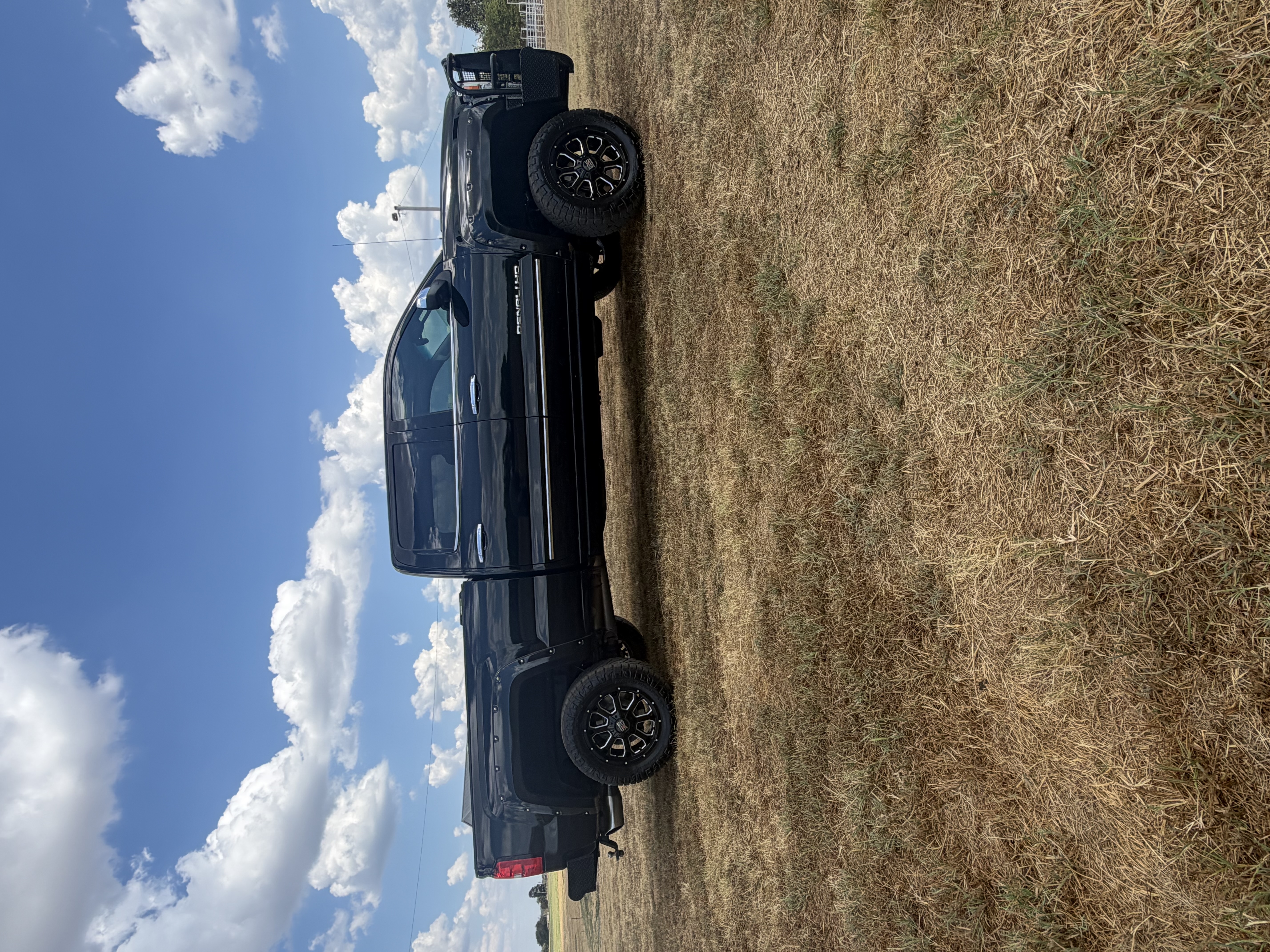 Used 2015 GMC Sierra 2500 Denali w/ Duramax Plus Package AWD/4WD image 6