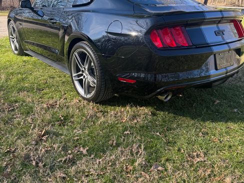 Used 2017 Ford Mustang GT w/ Interior & Wheel Package RWD image 8