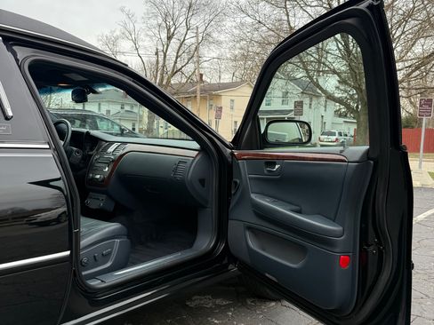 Used 2008 Cadillac DTS Limousine image 9