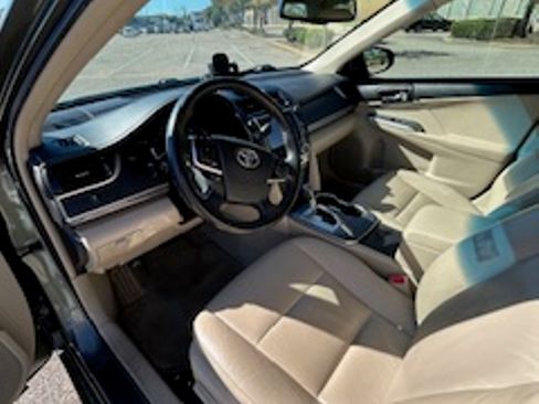 Used 2014 Toyota Camry XLE image 11
