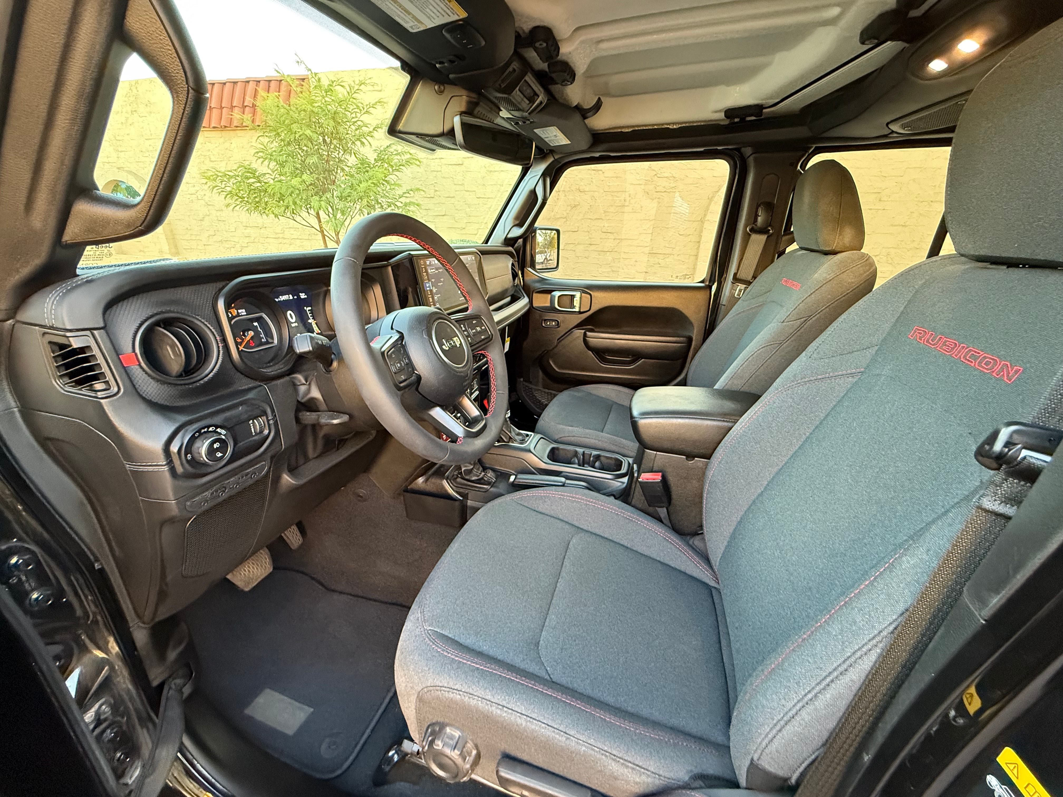 Used 2024 Jeep Gladiator Rubicon w/ Technology Group AWD/4WD image 15