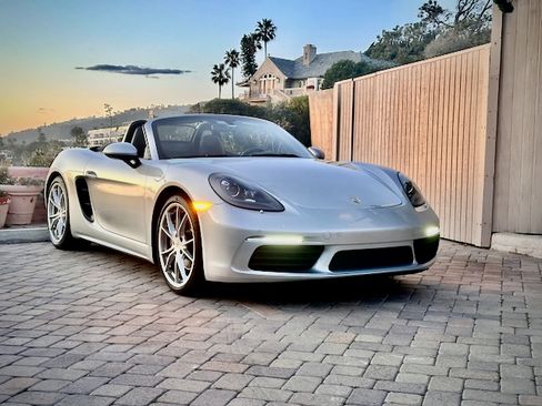 Used 2017 Porsche 718 Boxster S image 6