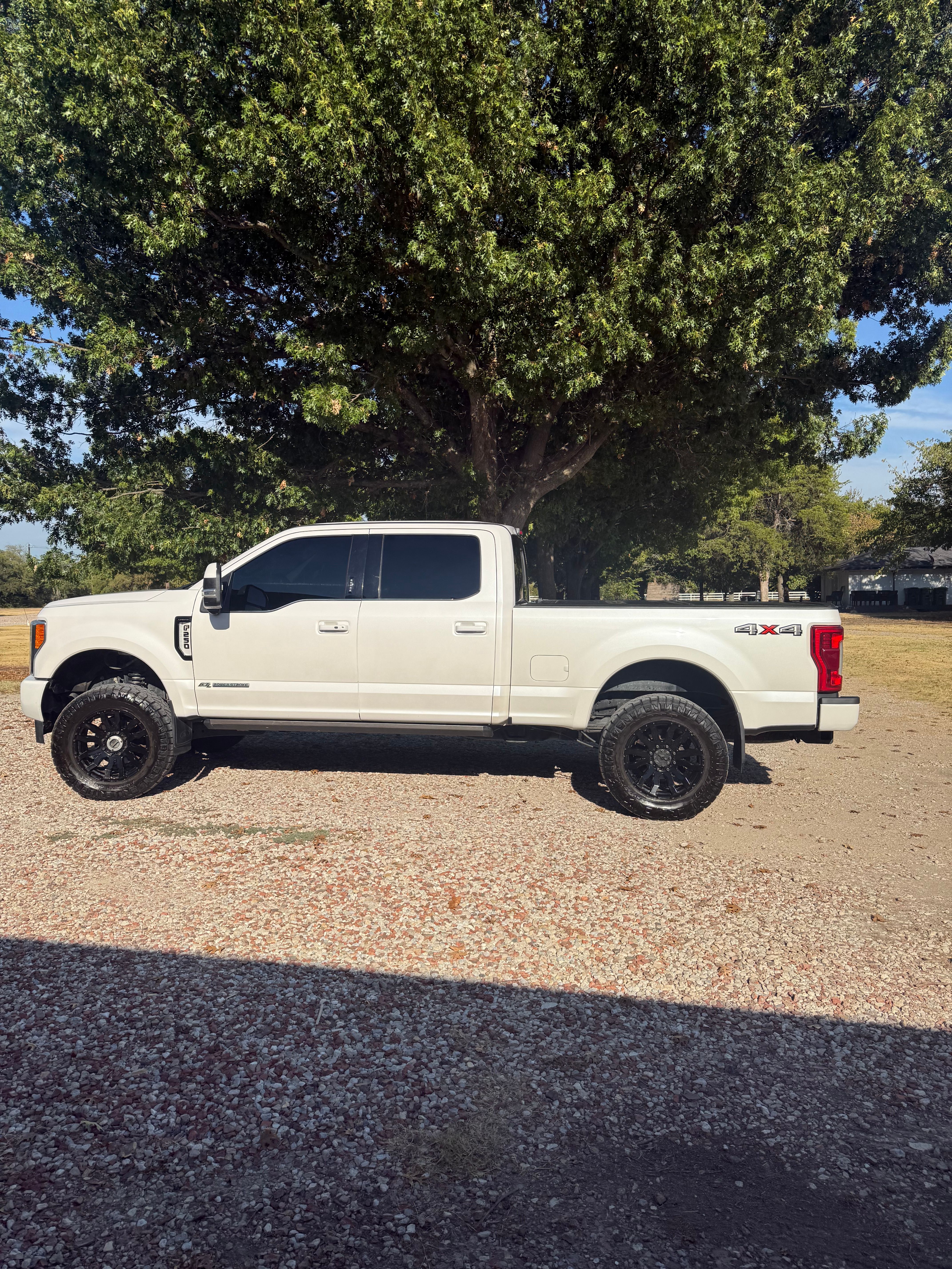 Used 2019 Ford F250 Limited AWD/4WD image 1