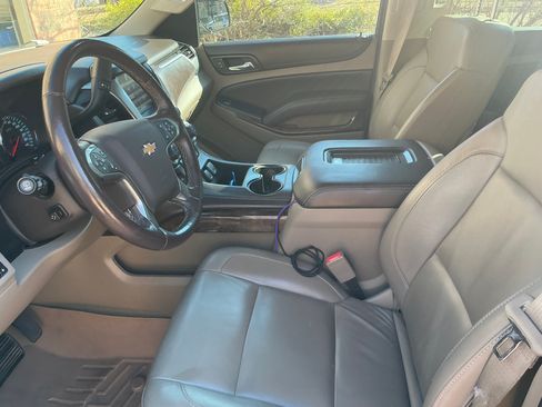 Used 2015 Chevrolet Suburban LT w/ Luxury Package image 12