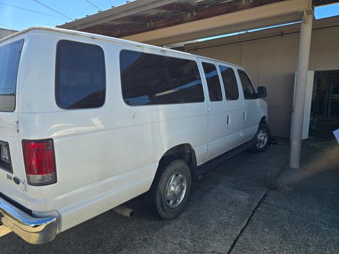Used 2013 Ford E-350 and Econoline 350 XLT image 4